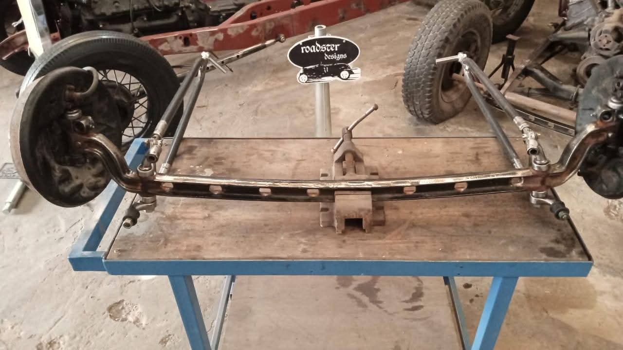 Parrilla restaurada con acabado rojo brillante